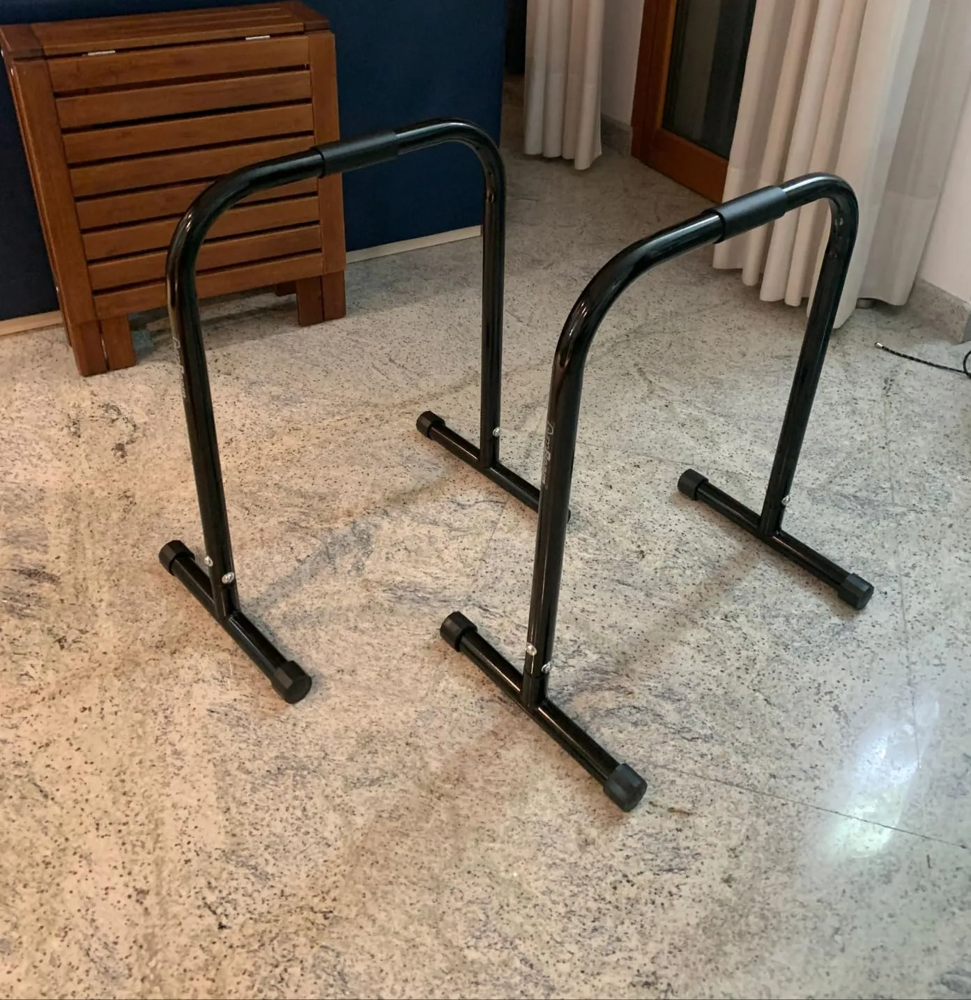 GymBeam DIP II parallele calisthenics dip station nera