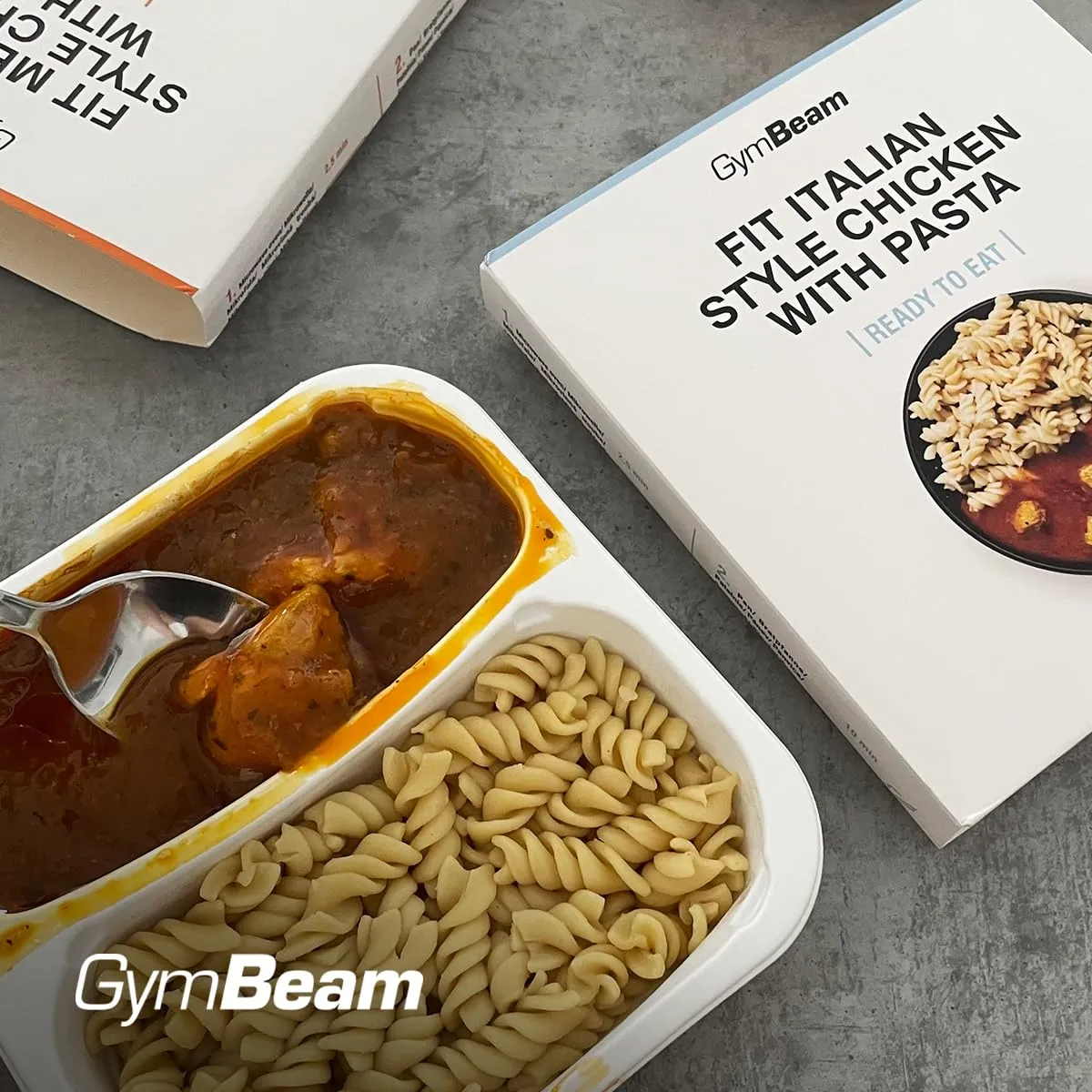 GymBeam FIT Ready to Eat Pollo con Pasta all'Italiana Pasto Proteico 420 g