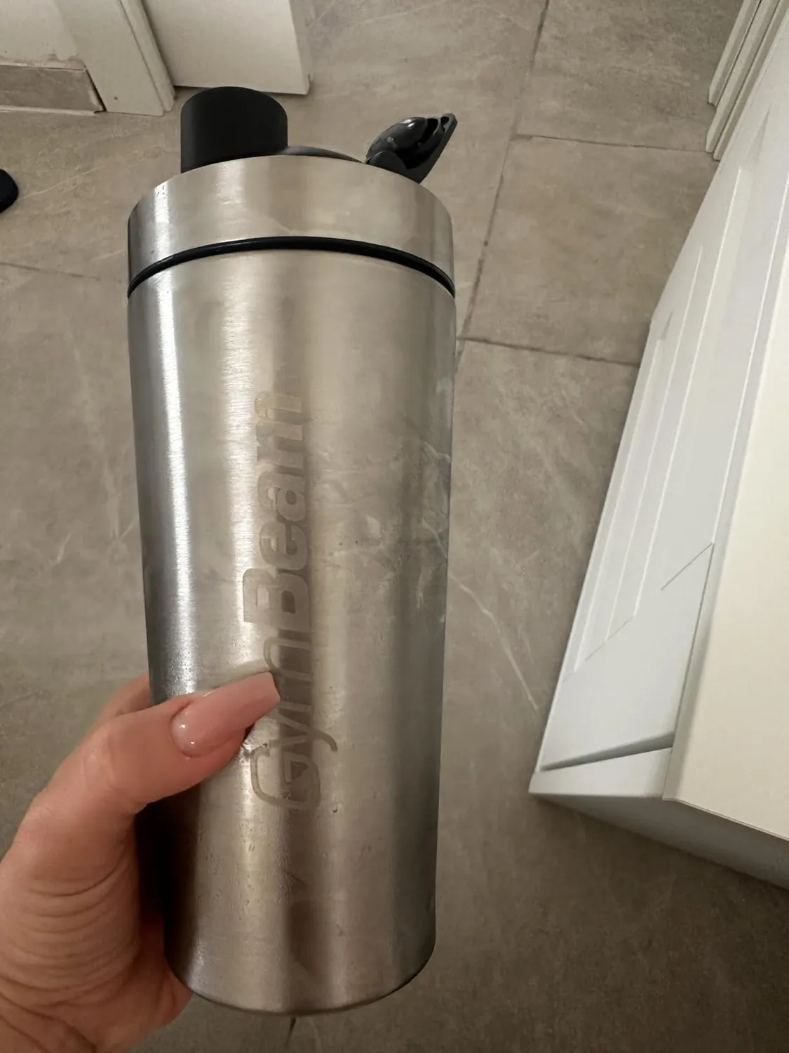 GymBeam Shaker Acciaio 750 ml Bianco con Filtro Proteine Fredde
