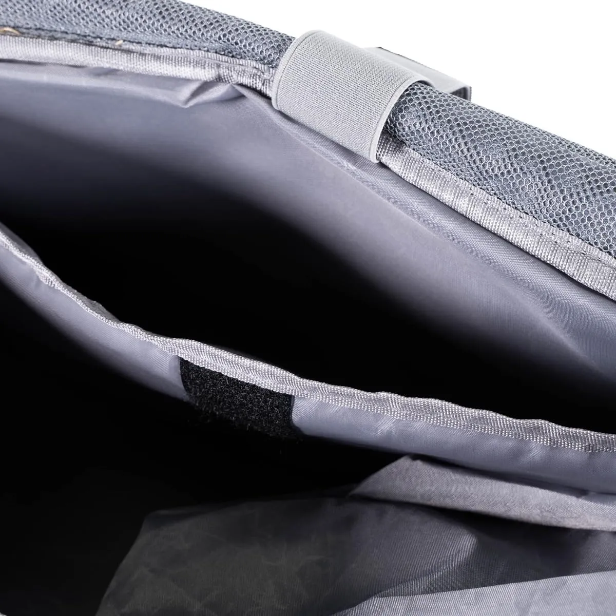GymBeam Gymbag 2 in 1 Borsone Palestra 42L Nero con PC