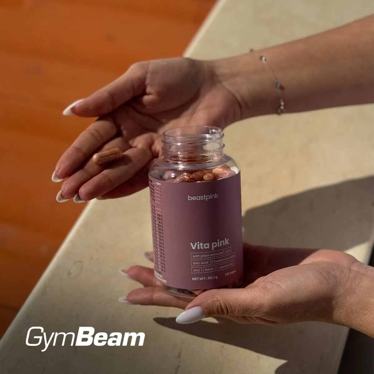 GymBeam Vita Pink multivitaminico donna 120 capsule energia