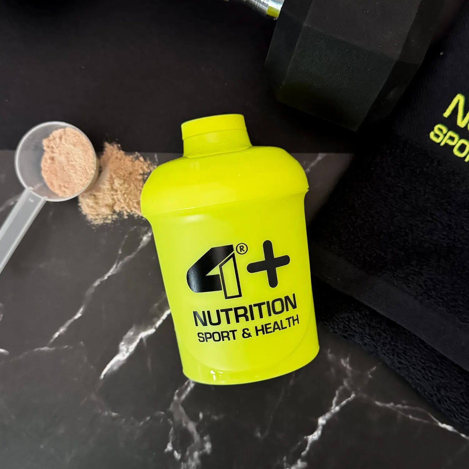 4 Plus Nutrition Shaker shaker proteico palestra